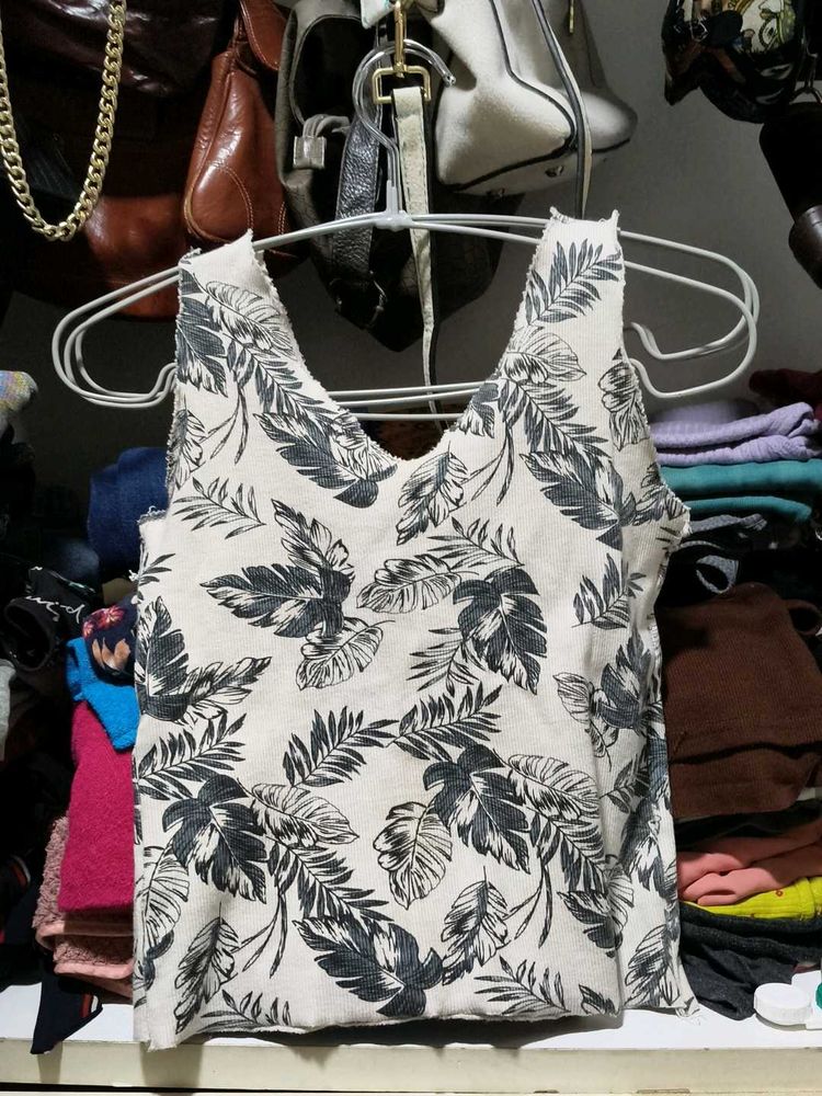 Sleeveless Casual top