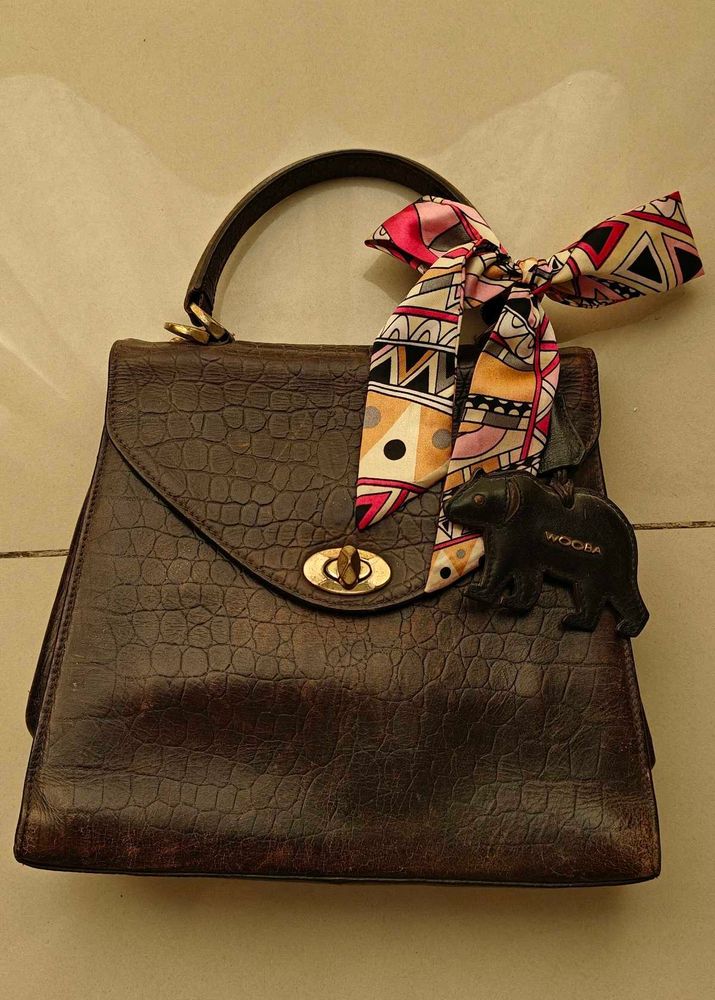 Chic Croc-Embossed Handbag with Scarf Accent