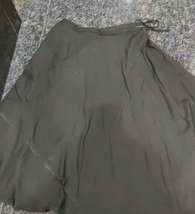 Elegant Black skirt with can ca