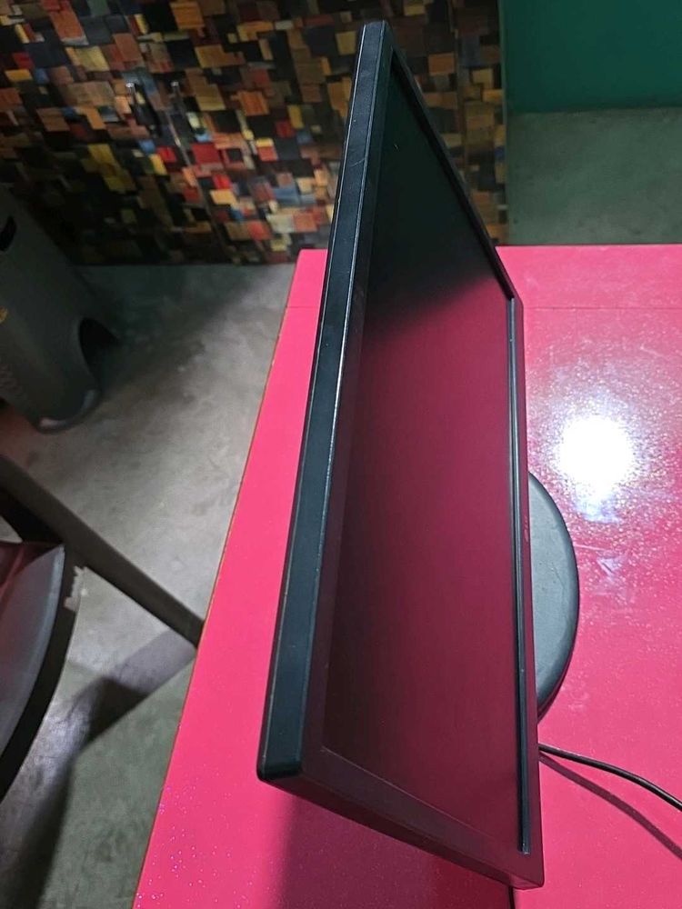 Computer Monitor LG 19 inch