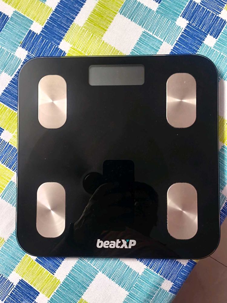 BeatXp smart scale with weight and fat analyser