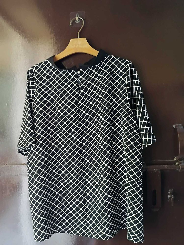 Black and white Patterned top