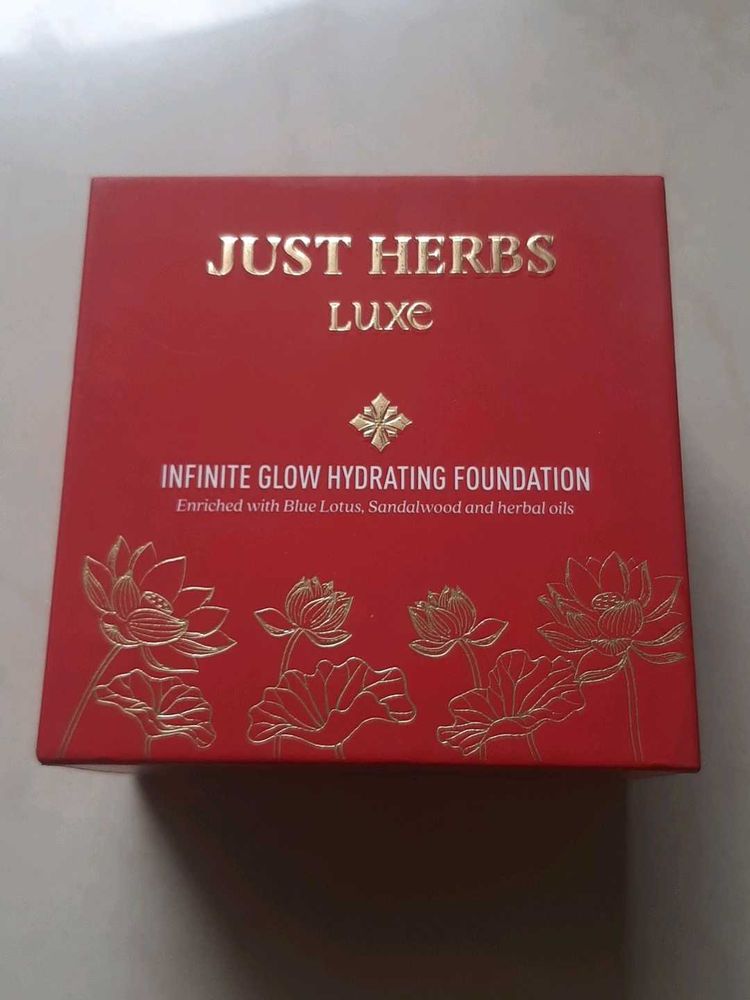 NEW TAG Luxe Hydrating Foundation