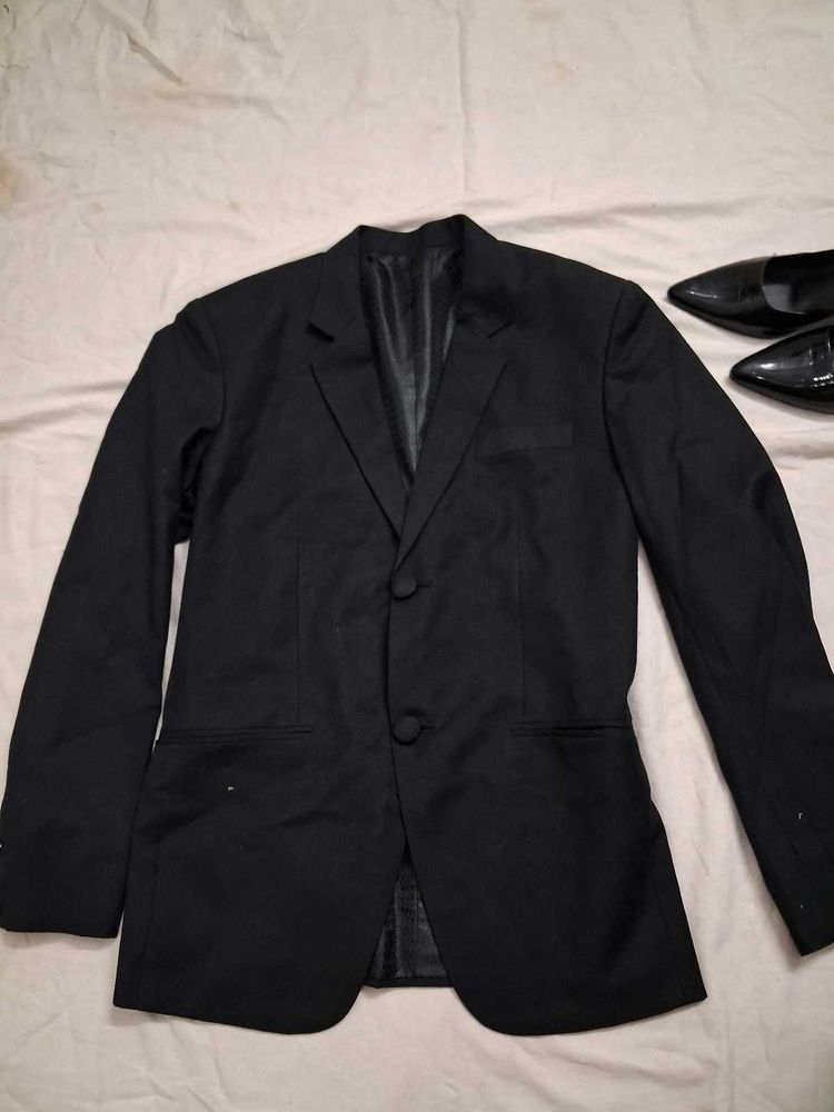 black formal blazer