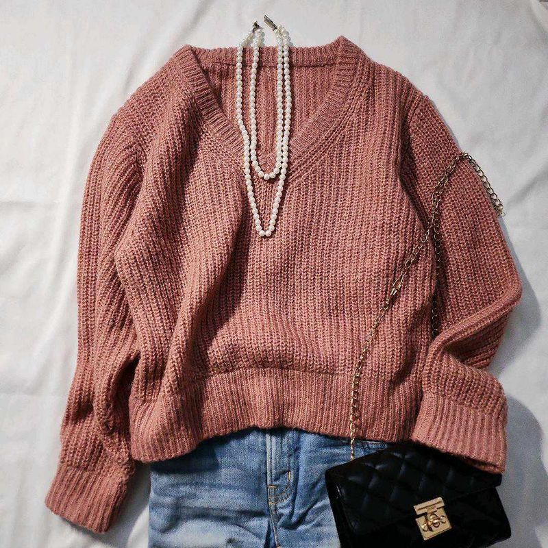 Stylish V-neck Knit Sweater 🤍