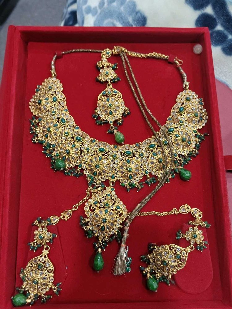 Elegant Gold &amp; Emerald Jewelry Set
