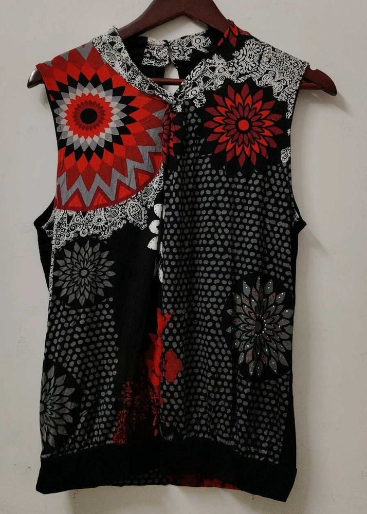 Unique Sleeveless Printed Blouse