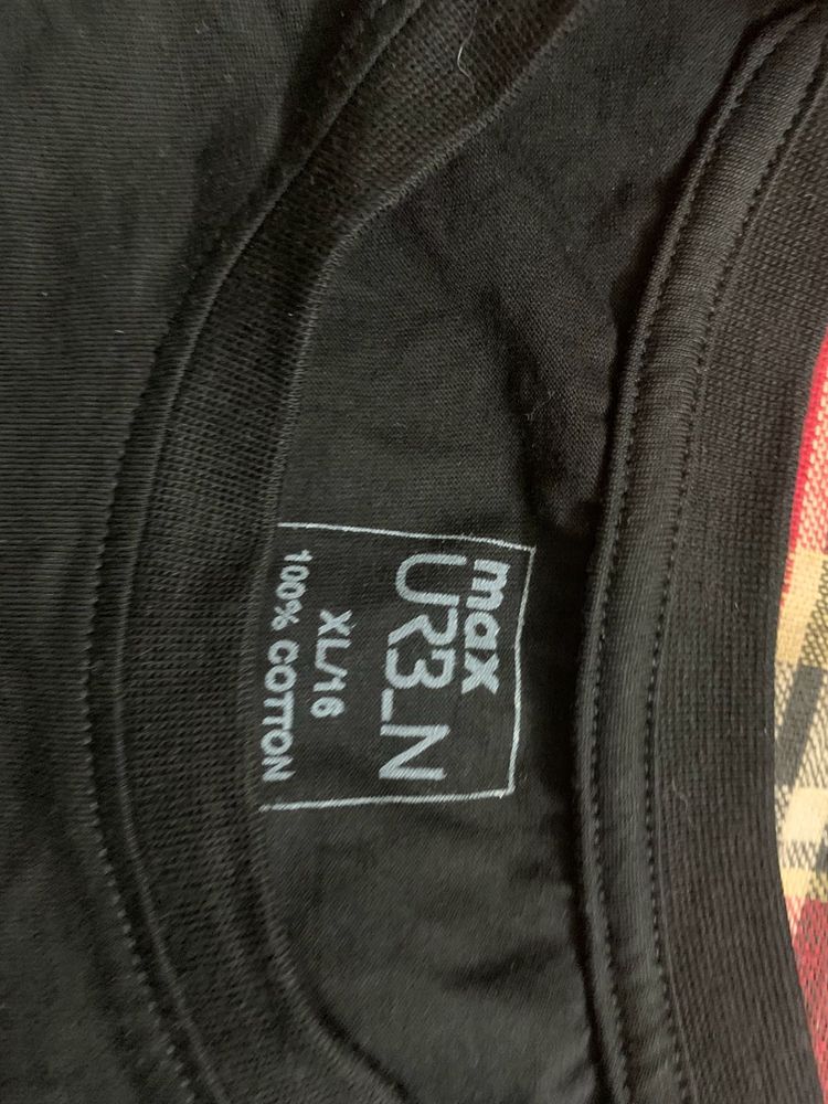 Max Urban Black T-Shirt