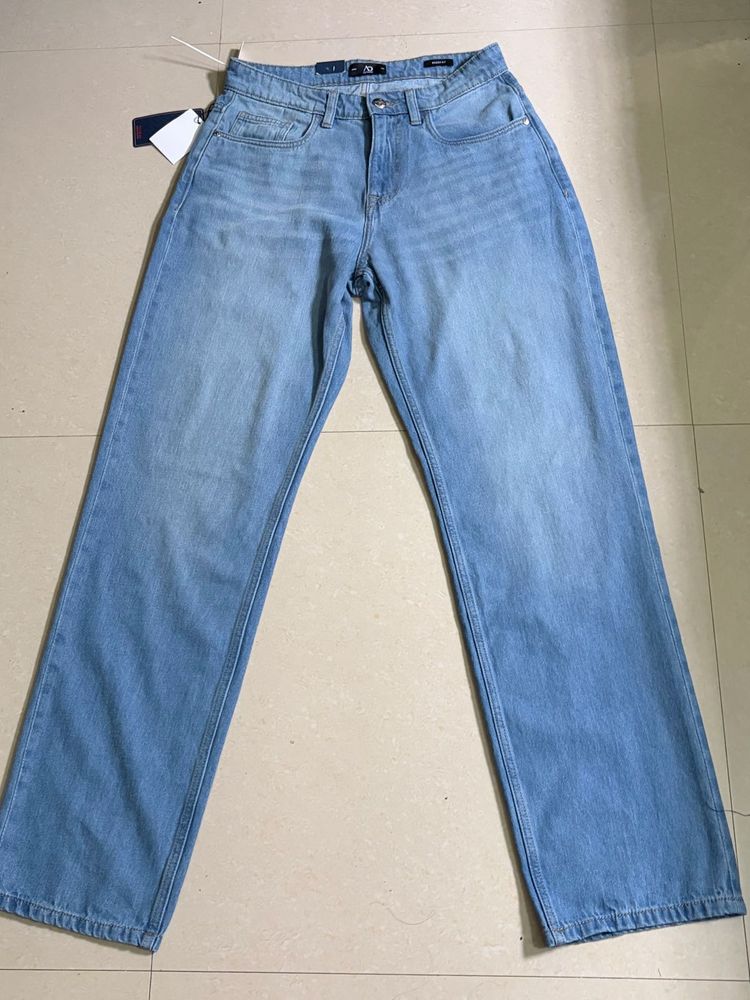 Light Wash Mid Rise Jeans