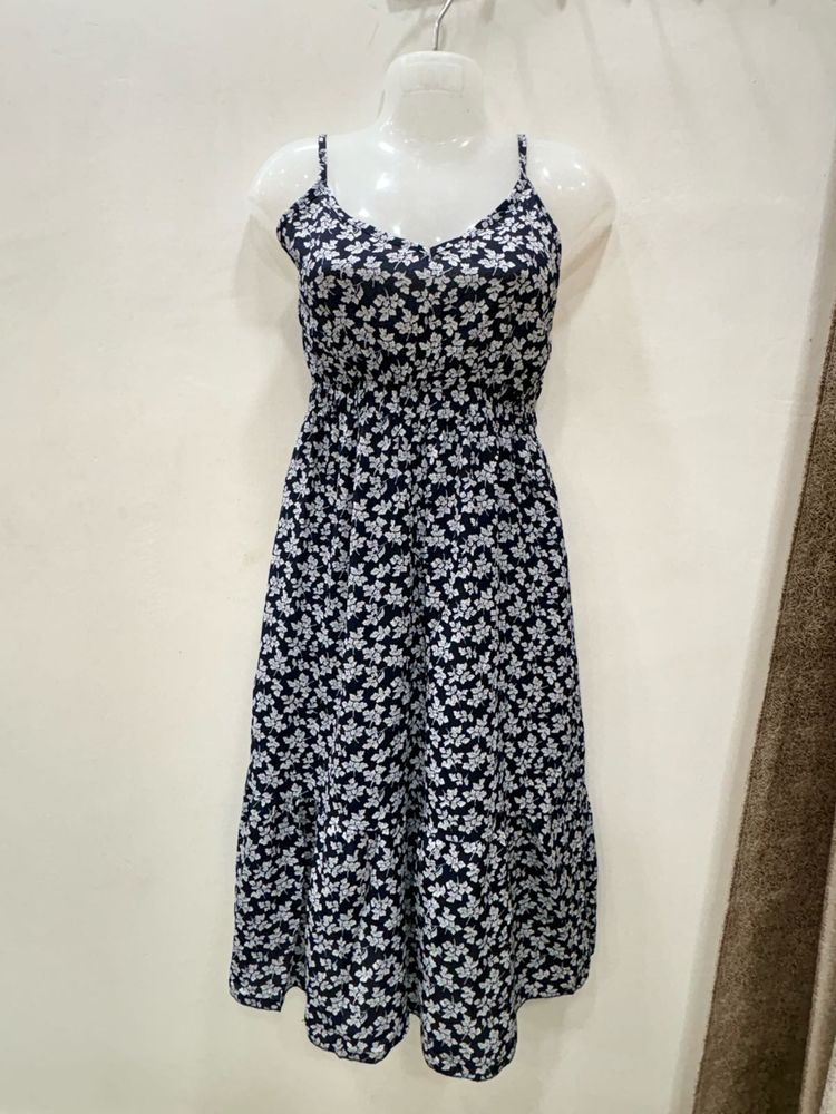 Chic Navy Floral Print Dress