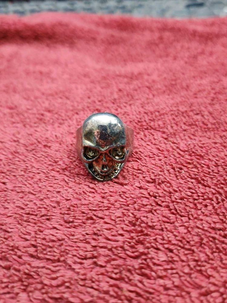 Skull Ring - Bold Statement Piece