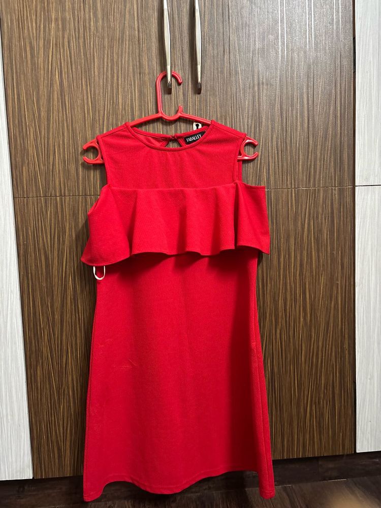 Chic Red Cold Shoulder Dress