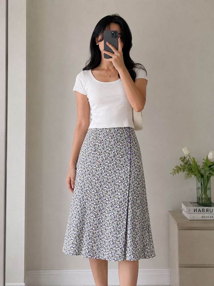 A-line skirt with slit