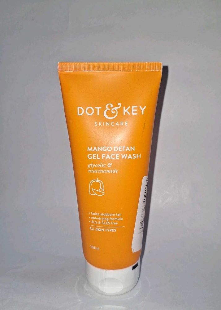 Dot &amp; Key Mango Detan Face Wash