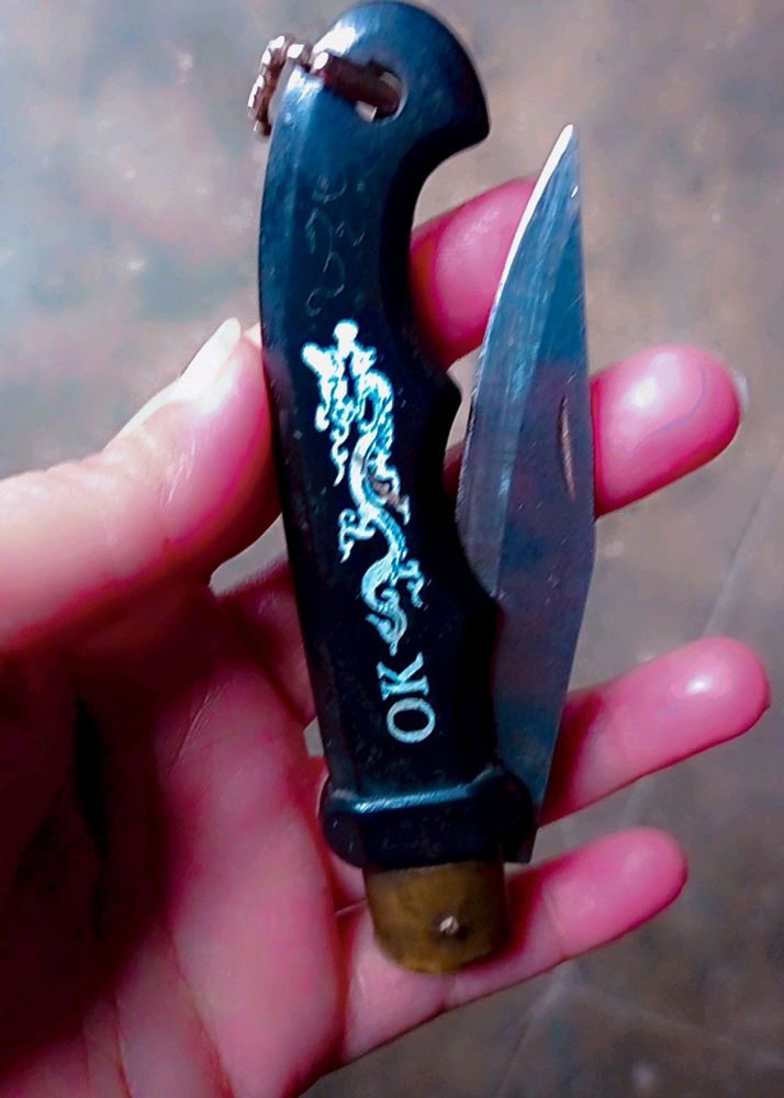 Mans and Women Knife Safety