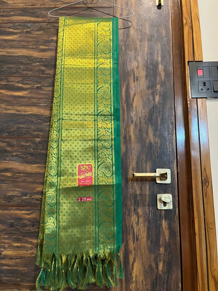 Elegant Green &amp; Gold Silk Dupatta