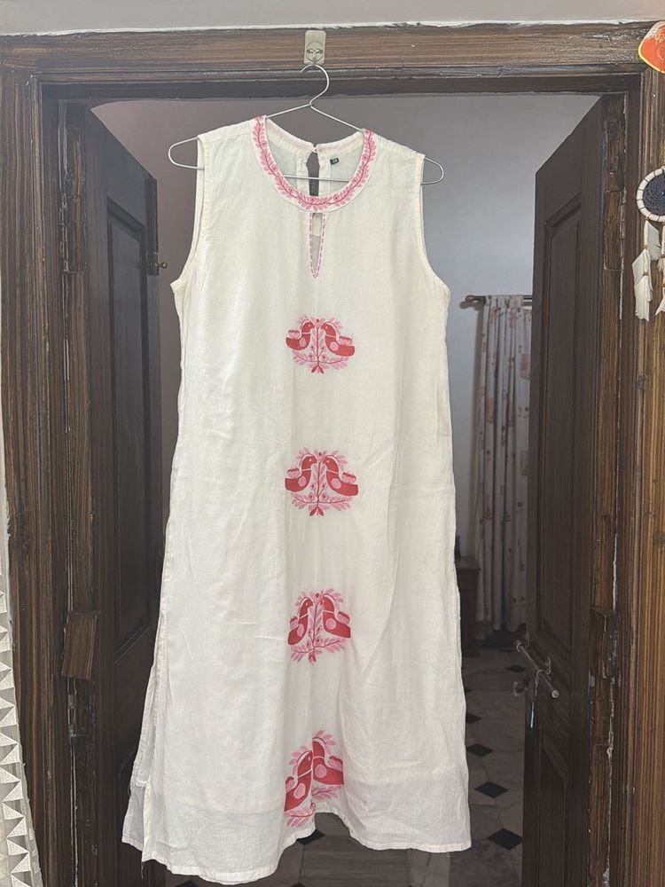 Elegant White pure Mul Kurta with Pink Bird Embroi