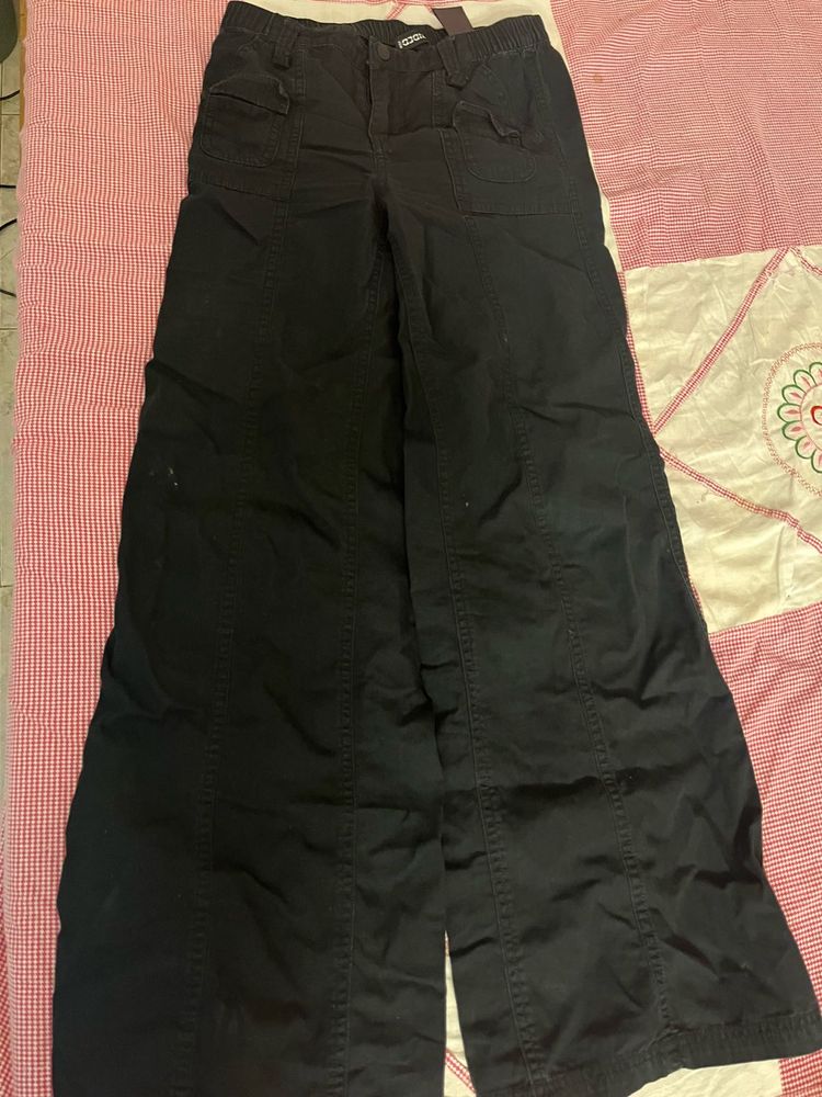 Stylish Black Wide-Leg Cargo Pants