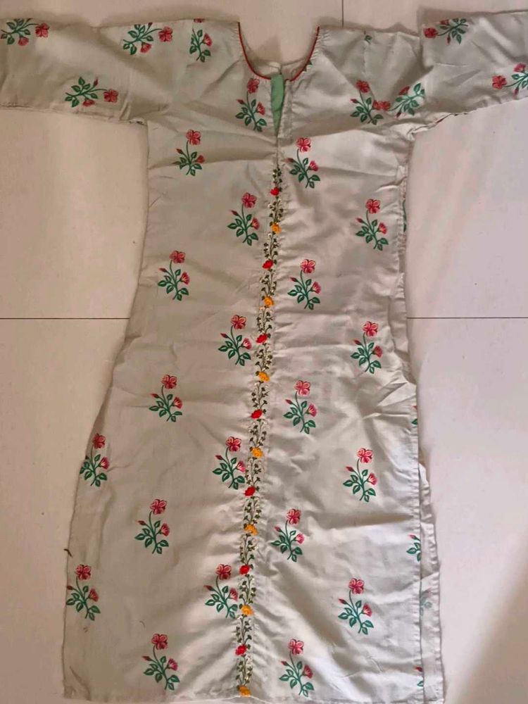 Beautiful floral pattern kurta with pant