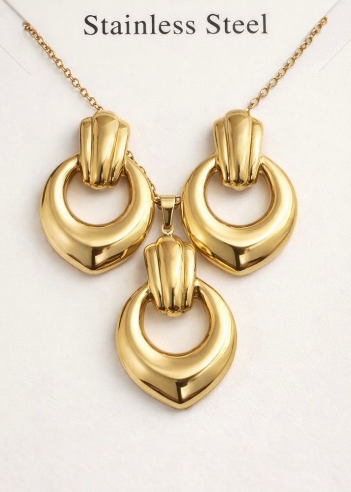 Chunky Gold Tone Necklace &amp; Earrings Set