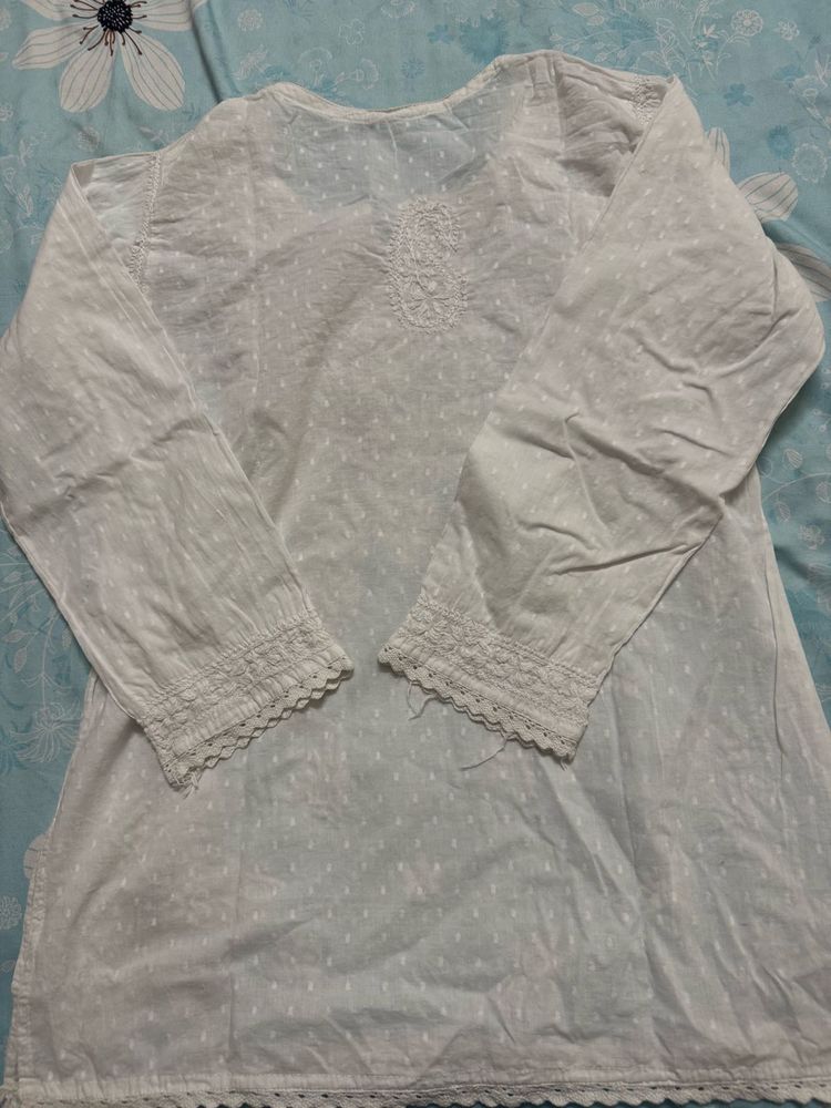 Elegant White Chikankari Kurta