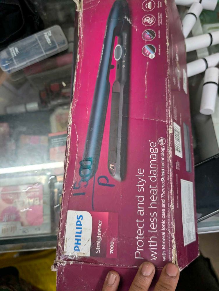 Philips Straightener - Protect and Style