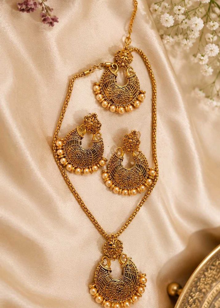 Antique Gold Finish Necklace &amp; Earrings Bindi Set