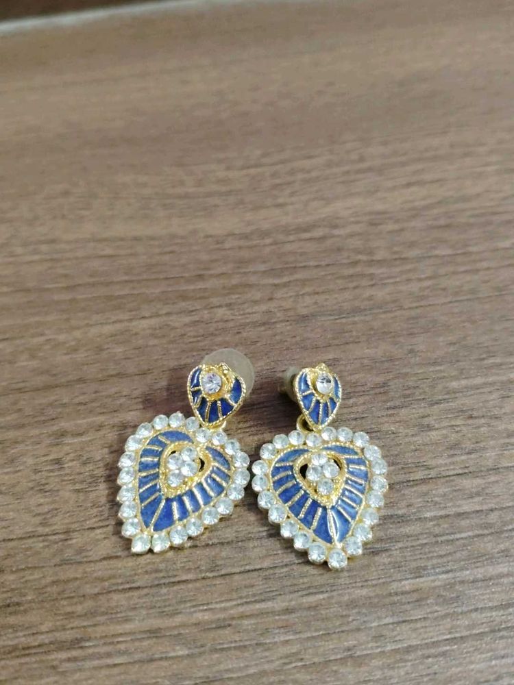 combo of two earrings