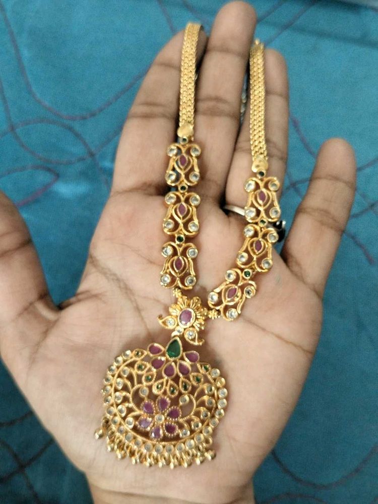 Exquisite Gold Necklace Set