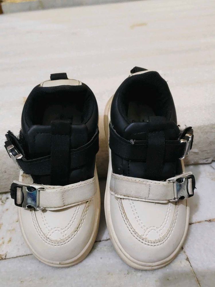 Stylish Black &amp; White Buckle Shoes