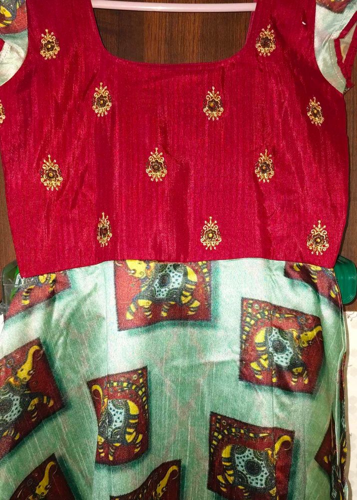 beautiful long flared kurta and dupatta,full lengt
