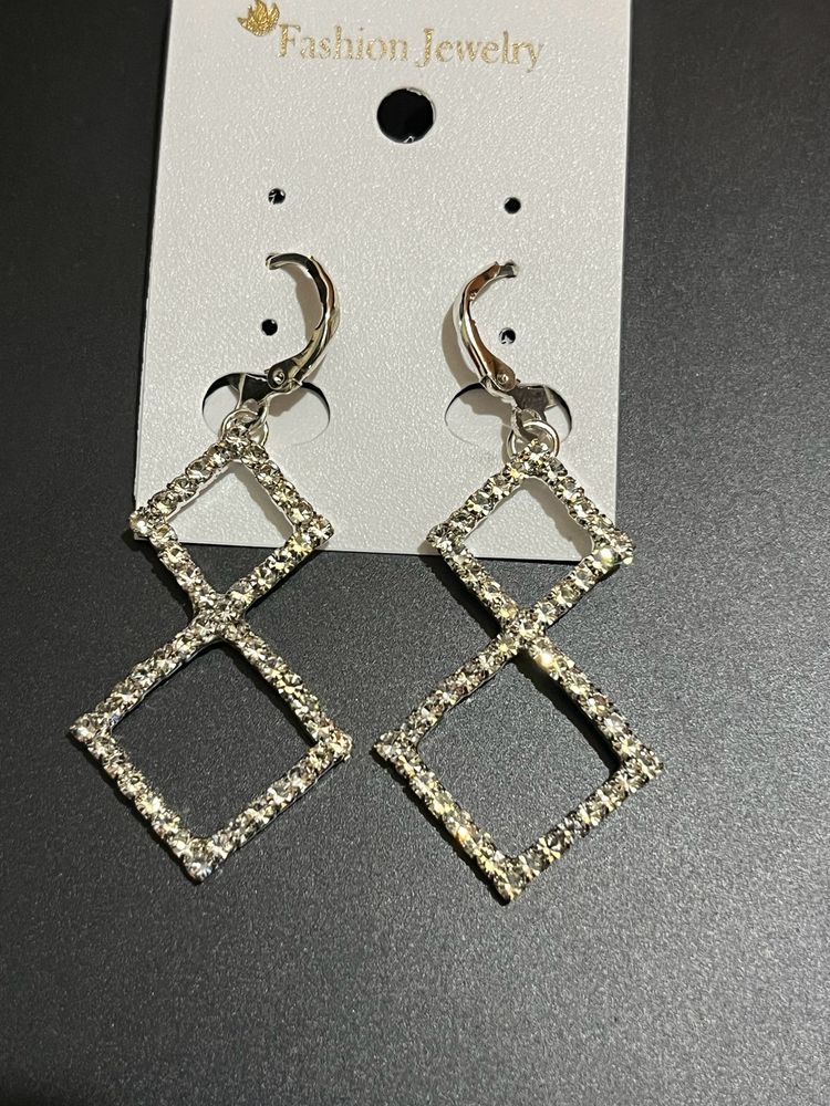 Earrings New With Tag😍❤️negotiable