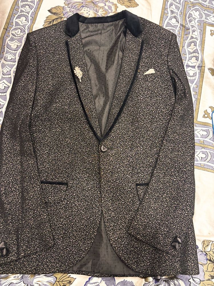 Men's Black Patterned Blazer with zipper bag