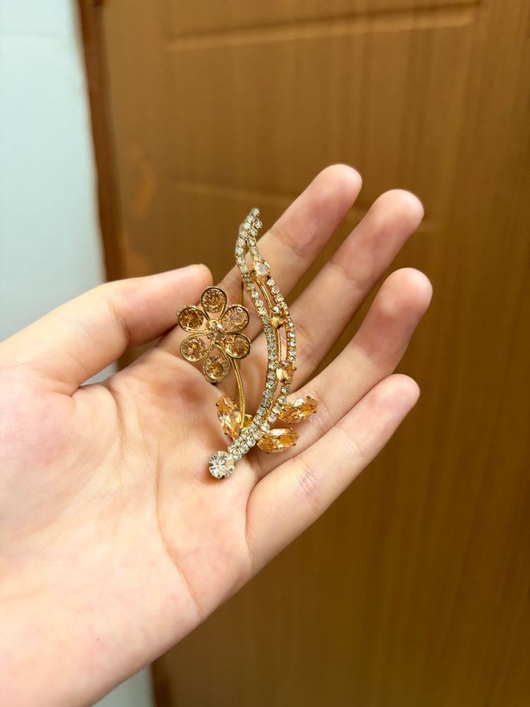 Sparkling Flower Brooch Pin