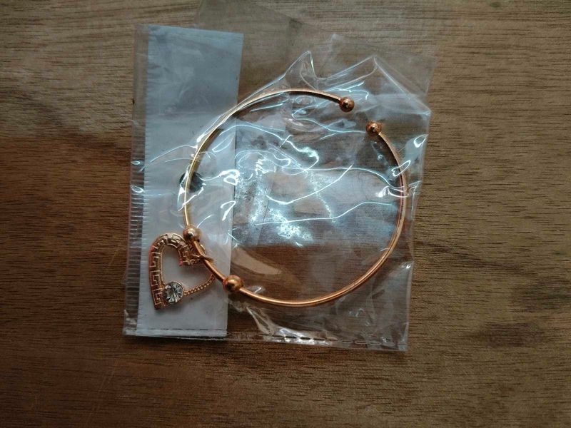 Rose Gold Heart Charm Bangle
