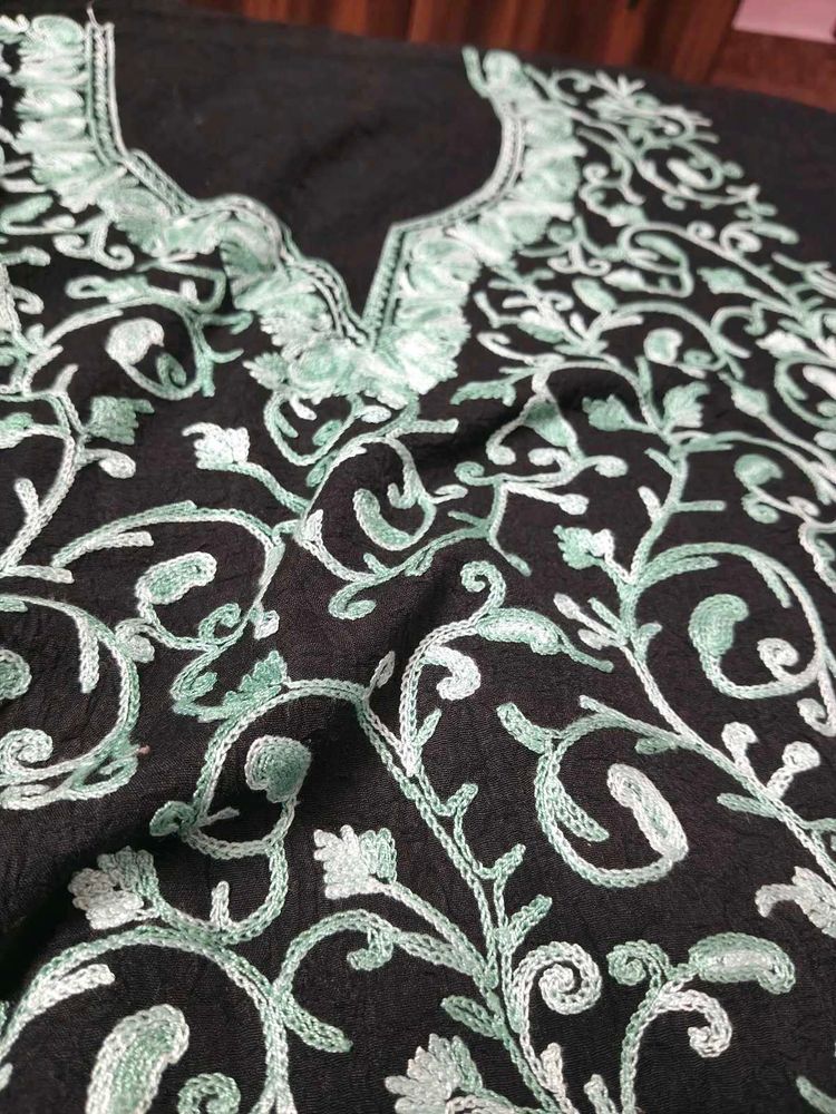Unstiched crush fabric with kashmiri ari work