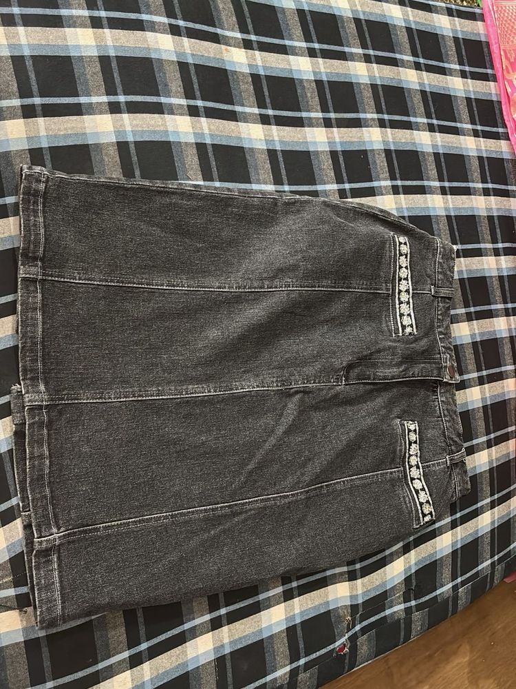 Stylish Dark Wash Denim Skirt