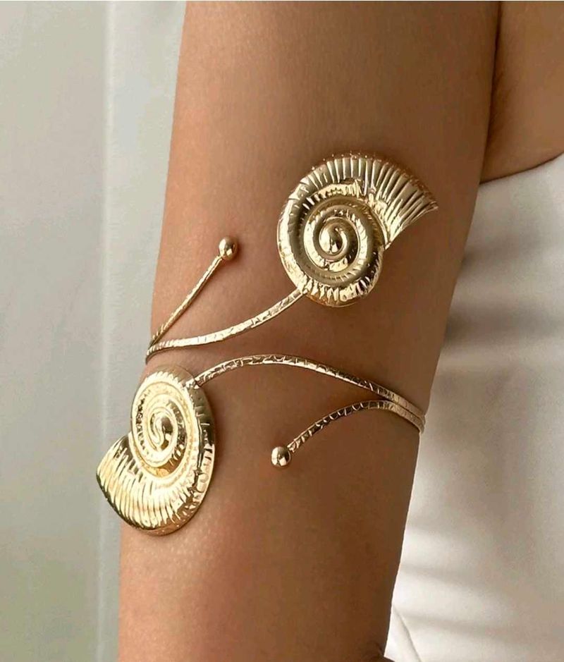Savana Shell Arm Cuff