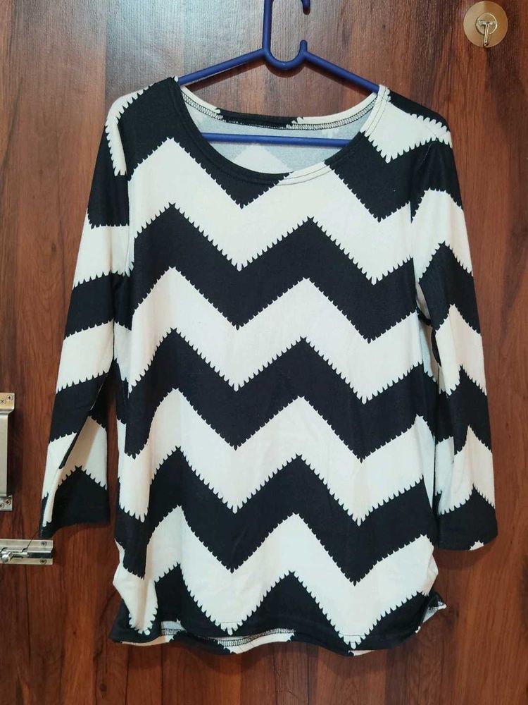 Chic Black &amp; White Chevron Top
