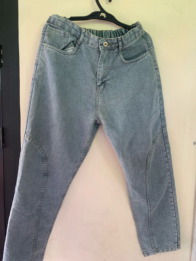 Light Wash Relaxed Fit Jeans