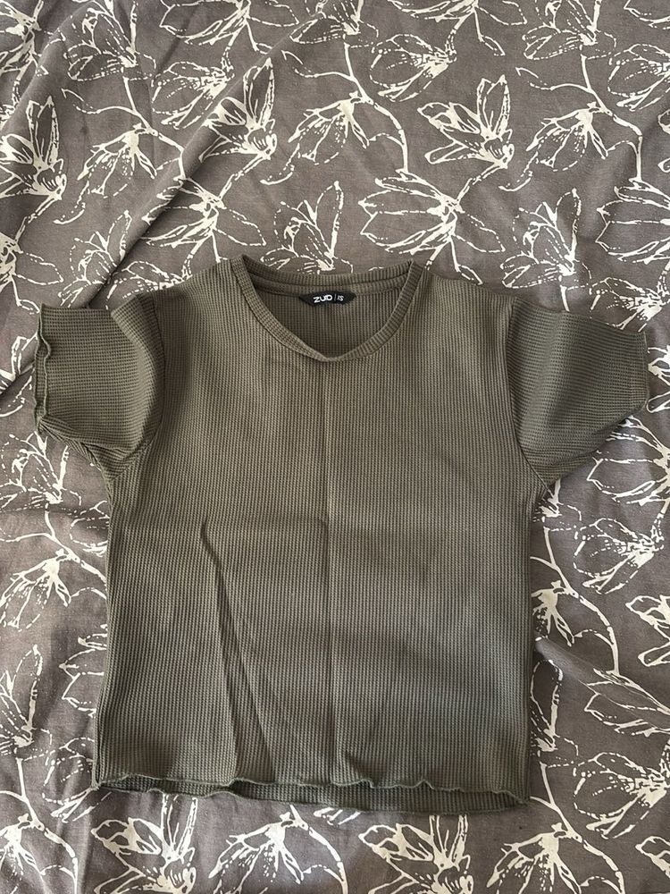 Ribbed Lettuce Trim Top