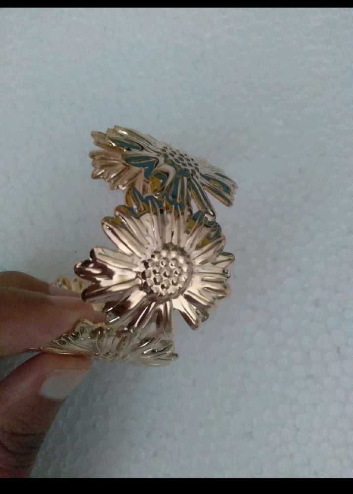 Charming Daisy Flower Bracelet