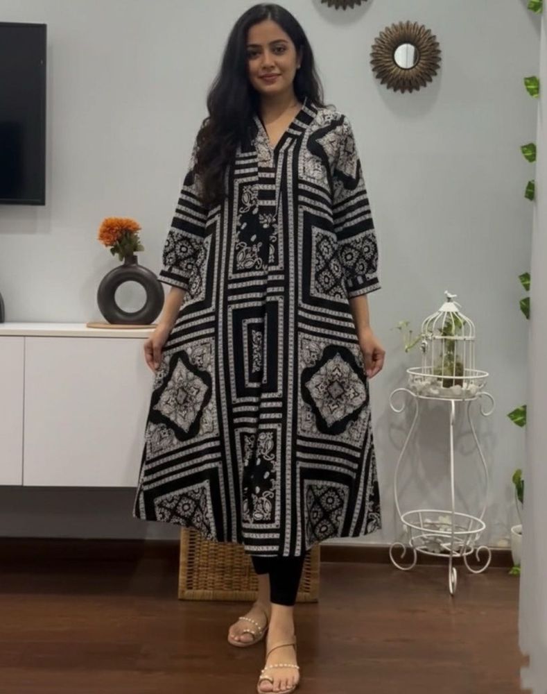 Stylish Black &amp; White Printed Kurta (XXL)
