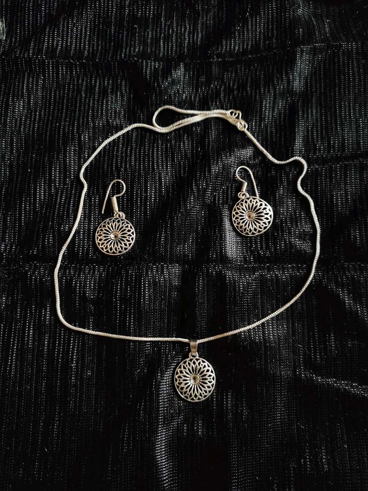 Silver Filigree Necklace &amp; Earring Set