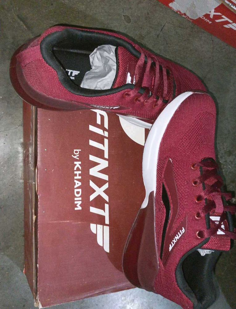 FITNXT Khadim Maroon Sneakers