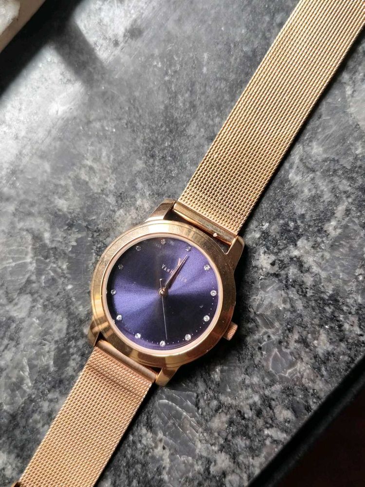 Elegant Rose Gold Mesh Strap Watch