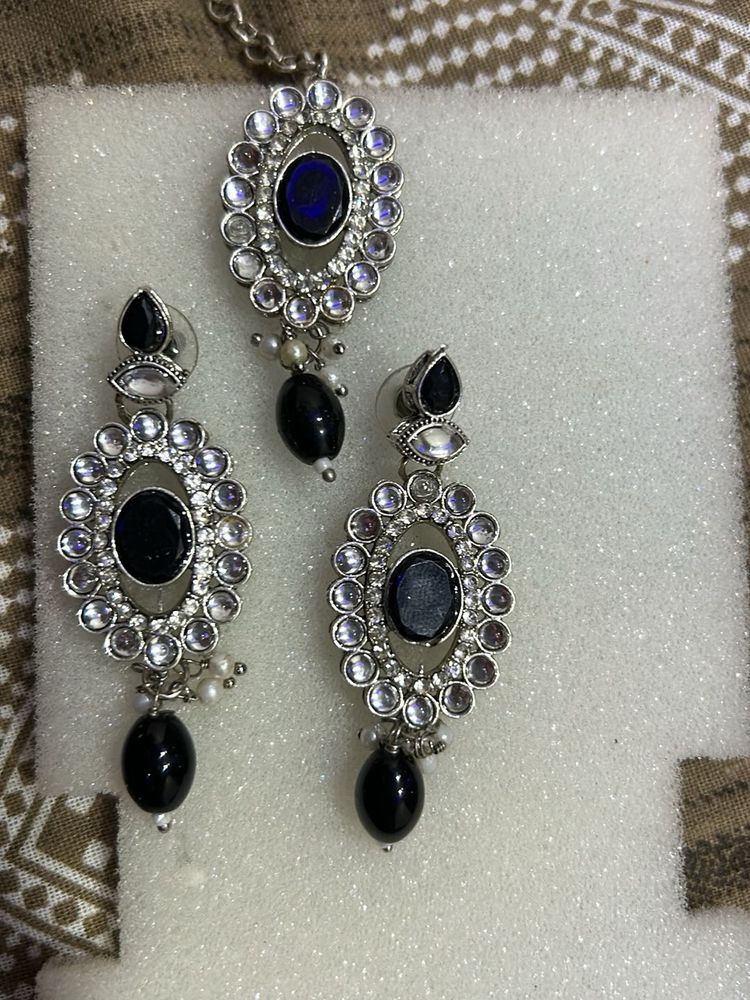 Ethnic Kundan Pendant Maangtika &amp; Earrings Set