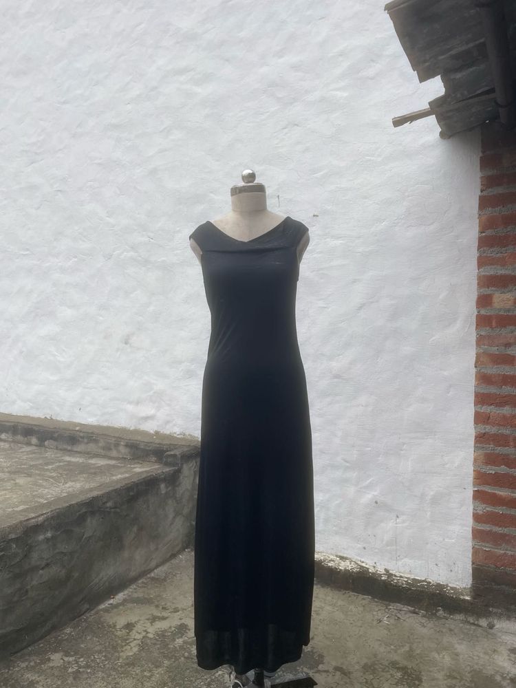 Elegant Black Maxi Dress