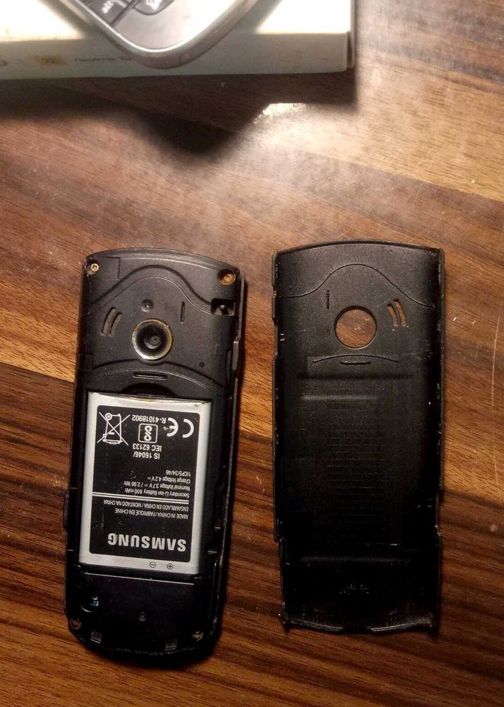 Vintage Samsung java phone