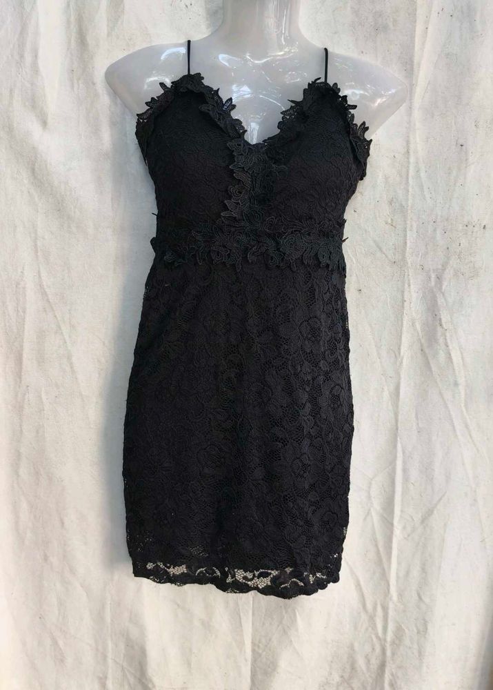 3629. Black net bodycon